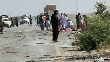 Atentado suicida mata nove policiais no Paquistão