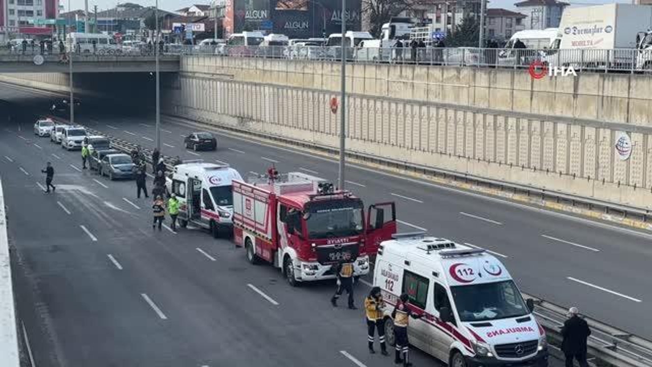 Yola düşen çuval zincirleme kazaya sebep oldu: 1 yaralı