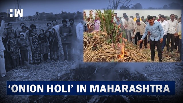 Farmer Lights Bonfire Of Onions In Protest Against Crash In Prices | Maharashtra Holi | Ahmednagar
