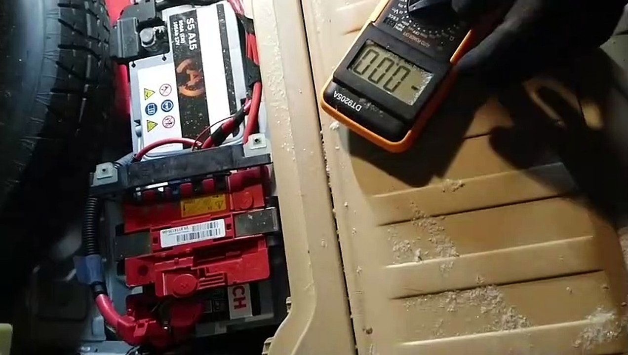 How to test battery voltage on BMW X5 E70?
