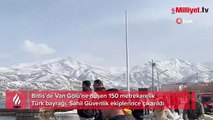 Rüzgarda Van Gölü'ne düşen dev Türk bayrağı Sahil Güvenlik ekiplerince çıkarıldı