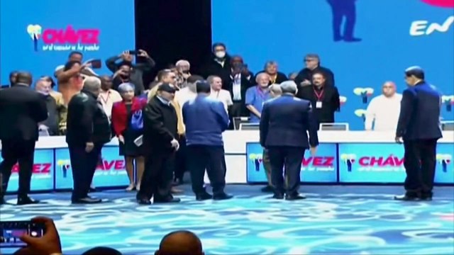 Él sigue en nosotros : seguidores de Chávez honran su memoria a 10 años de su muerte