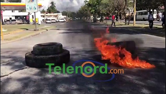 Protestan frente a UASD recinto SFM como “apoyo” a la convocatoria a paro