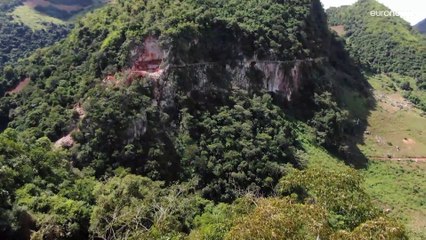 قلبك قوي؟ شاهد أطول جسر زجاجي في العالم على ارتفاع شاهق!