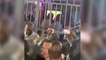 Macron fait la fête, une bière à la main, dans les rues de Kinshasa