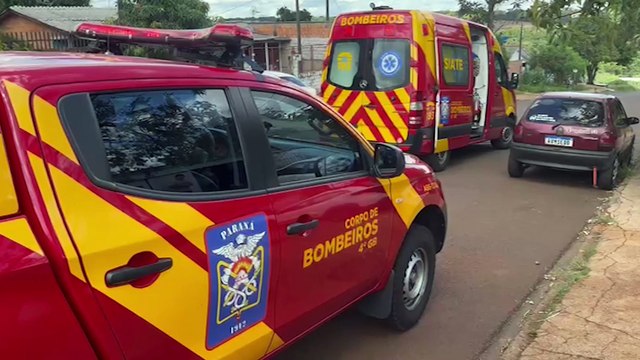 Homem sofre queda enquanto desmontava telhado e bate a cabeça