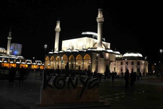 Konya'da Berat Kandili'nde camiler dolup taştı