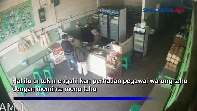 Nekat! Pura-pura Beli Tahu Goreng, Dua Pria Gasak Ponsel di Bandung Barat