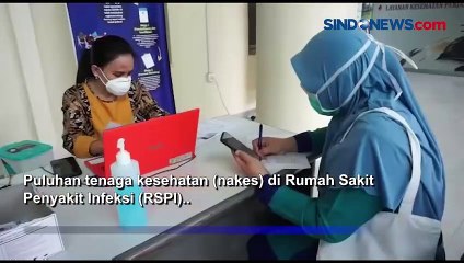 Descargar video: Antisipasi Kenaikan Kasus Covid-19, Nakes RSPI Sulianti Saroso Disuntik Vaksin Dosis Keempat