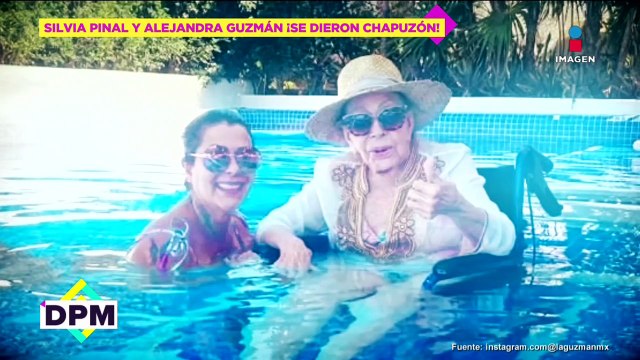 ¡Disfrutó de la alberca en silla de ruedas! Doña Silvia Pinal junto a Alejandra Guzmán