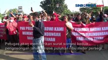 Ratusan Warga dan Pemilik Tempat Hiburan Malam Blokade Jalan Cakung-Cilincing
