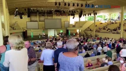 Ditikam Belasan Kali, Penulis Ayat-Ayat Setan Terancam Kehilangan Satu Mata