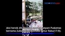 Heroik! Satpam di Lombok Timur Panjat Tiang Perbaiki Bendera saat Upacara HUT RI