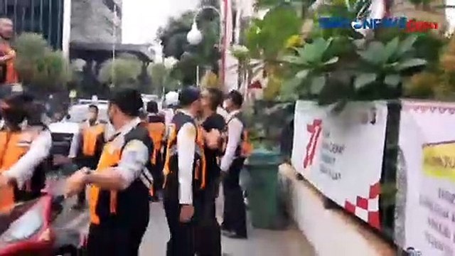 Razia Parkir Liar, Pria Berambut Cepak Protes Keras Petugas