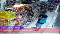 Terekam CCTV, Pria Paruh Baya Curi Sarden di Kemayoran