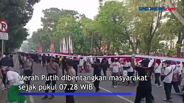 Merah Putih Sepanjang 1.700 Meter Lintasi Silang Monas