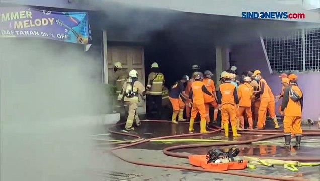 Toko Alat Musik Dilalap Api di Rawamangun, 15 Damkar Diterjunkan
