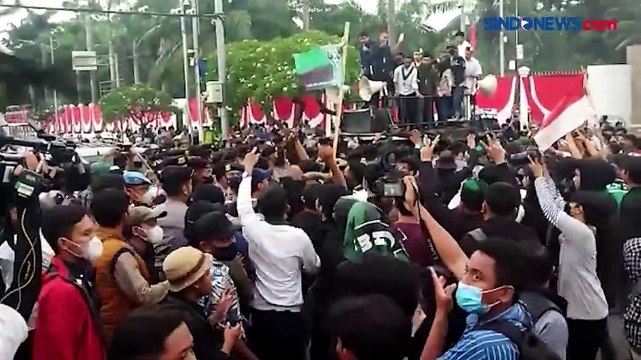 Aksi Demonstrasi HMI Ricuh di Depan Gedung DPR, Lalu Lintas Tersendat