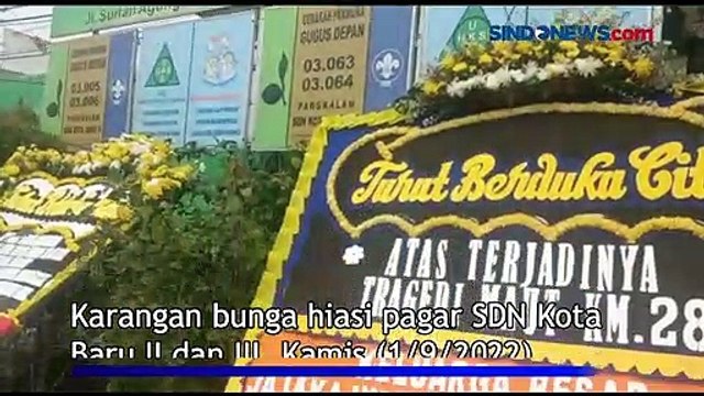 Karangan Bunga Hiasi Pagar SDN Kota Baru Lokasi Kecelakaan Maut Truk Trailer Bekasi