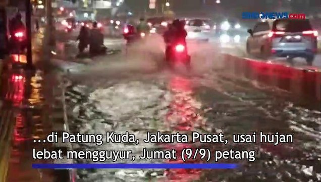 Hujan Deras, Polisi Bongkar Beton hingga Kawat Berduri Imbas Demo BBM di Patung Kuda