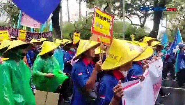 Ratusan Buruh Long March ke Istana, Tolak Kenaikan Harga BBM