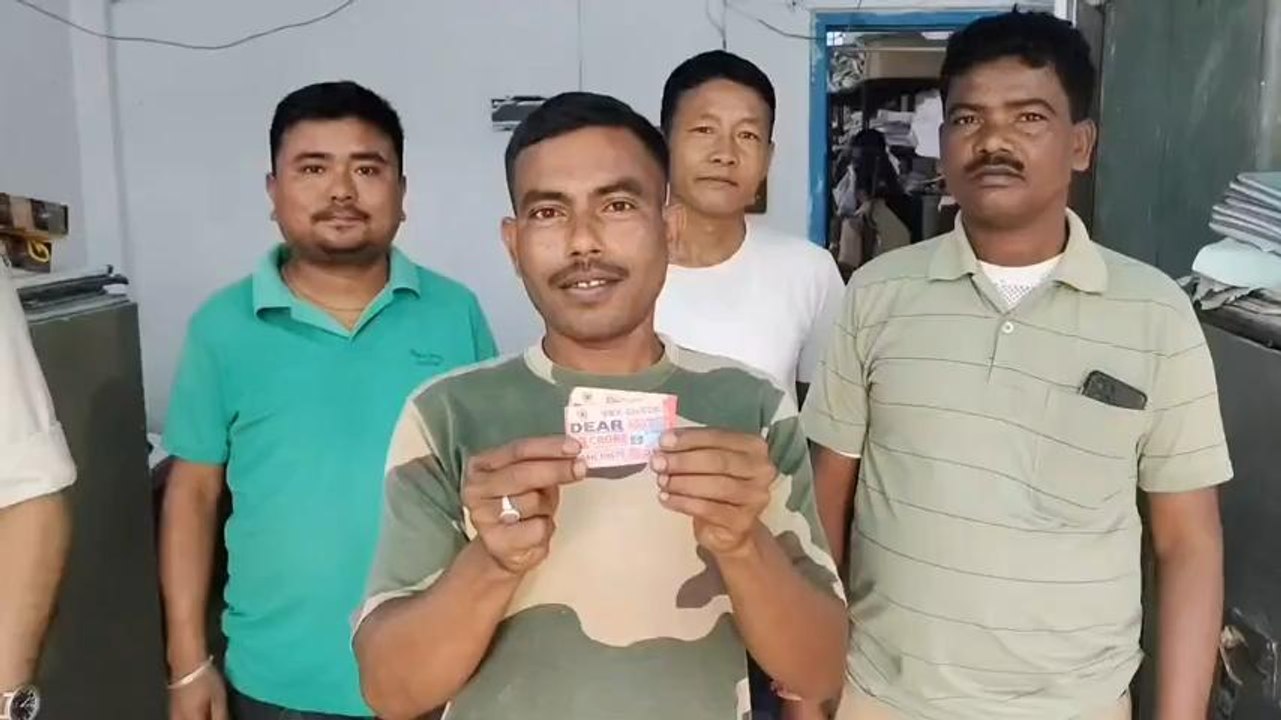 লটারিতে কোটিপতি হলেন এক চা শ্রমিক, খুশির হাওয়া...