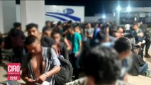 Hallan a 343 migrantes abandonados en una caja de tráiler en Veracruz