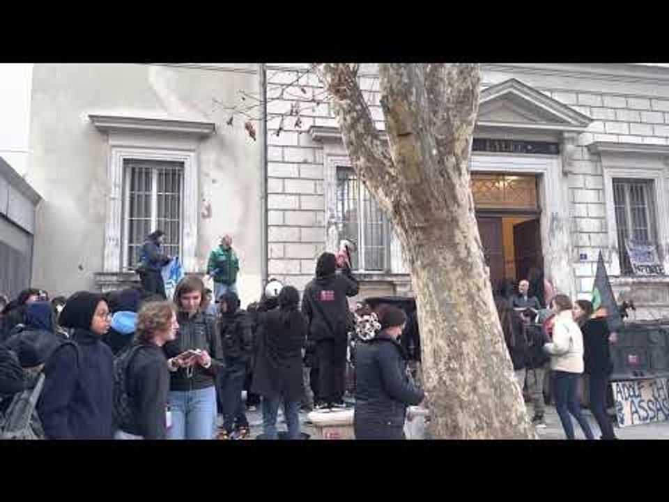 Grève contre la réforme des retraites : barrage filtrant au lycée Thiers à Marseille