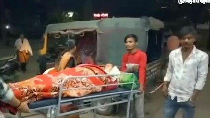 सतना:जिला अस्पताल के सामने महिला की हुई ऑटो रिक्शा में डिलेवरी
