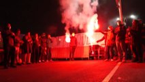 Barricate e incendi in autostrada: al via sciopero in Francia