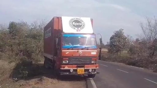 आगर: ट्रक ने बाइक सवार को मारी जोरदार टक्कर, बाइक सवार की मौके पर मौत
