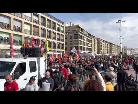 Manifestation contre la réforme des retraites : le cortège prend le départ à Marseille