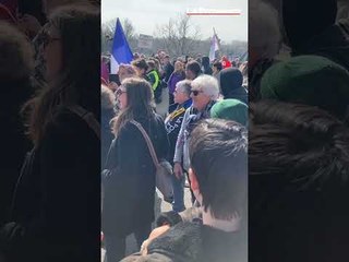 Arles : 200 manifestants sont partis bloquer la route nationale 113
