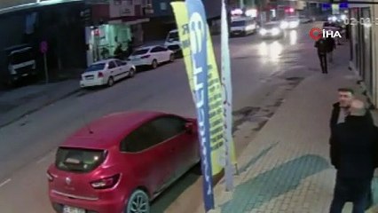 Bir mal sahibi - kiracı kavgası daha! Camı çerçeveyi indirdi