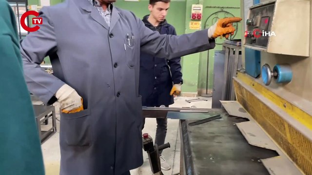 Lise öğrencileri depremzedeler üşümesin diye gece gündüz soba üretiyor