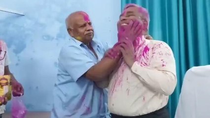 गोपालगंज: होली के रंग में रंगे स्वास्थ्य कर्मी, सिविल सर्जन ने दी बधाई, देखें वीडियो