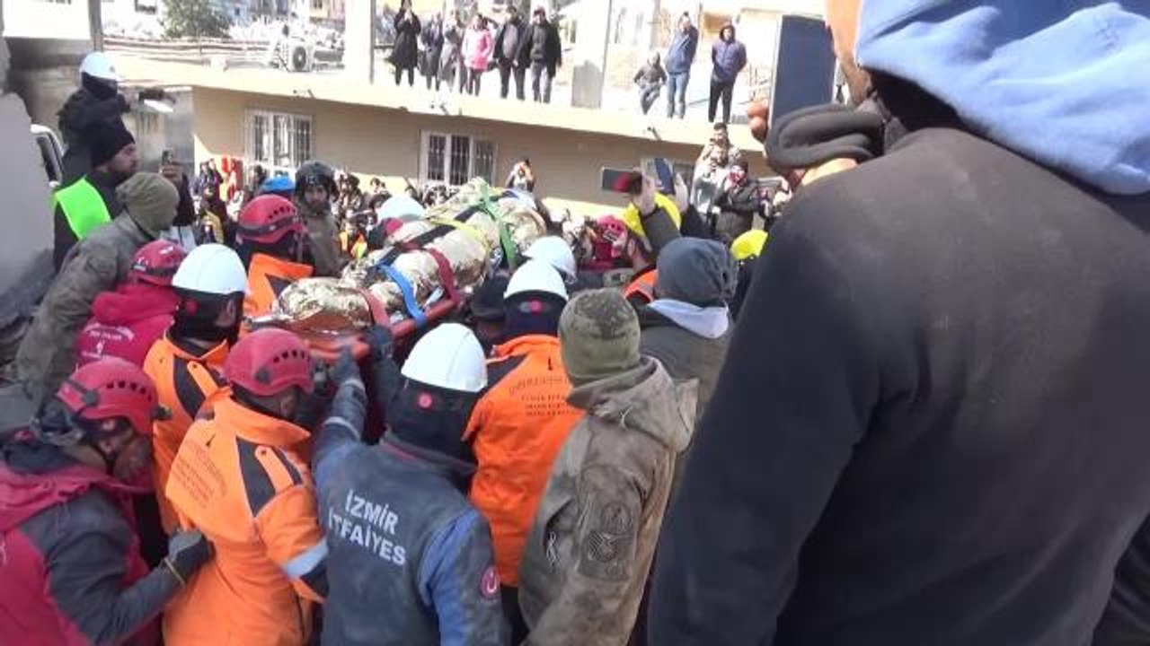 İzmirli Kadın İtfaiyeci Deprem Bölgesinde Yaşadıklarını Anlattı: "Ben Artık Aynı Pelin Değilim"