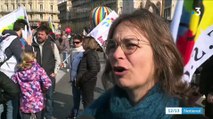 La France à l’arrêt ? - De Marseille à Calais en passant par Boulogne-sur-Mer, les premières manifestations se sont déroulées ce matin en France - Regardez