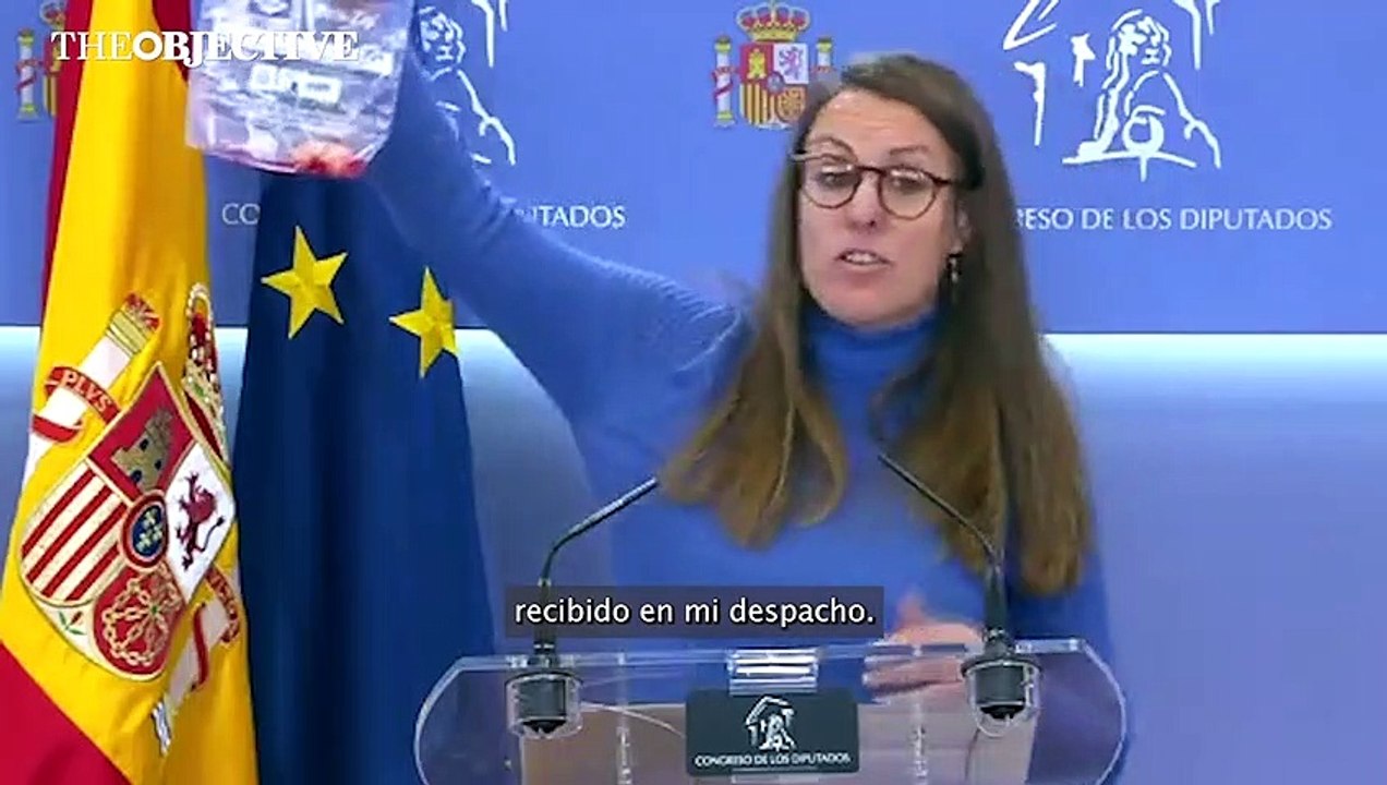 Hazte Oír manda un feto de plástico a Mireia Vehí (CUP): «Es usted un matón, señor Arsuaga»