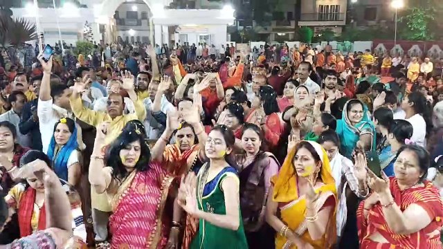 वेंकटेश मंदिर गुमास्ता नगर में फाग उत्सव में राधा कृष्ण के भजनों पर झूमकर नाचे भक्तज