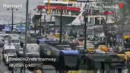 Eminönü-Sirkeci istikametinde tramvay raydan çıktı