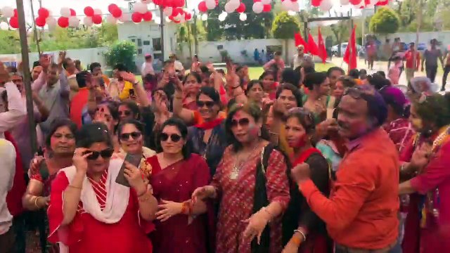 धुलंडी पर शहर में बरसा रंग, टोलियों के संग खेली होली