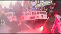 Da Calais a Parigi, proteste in Francia contro riforma pensioni
