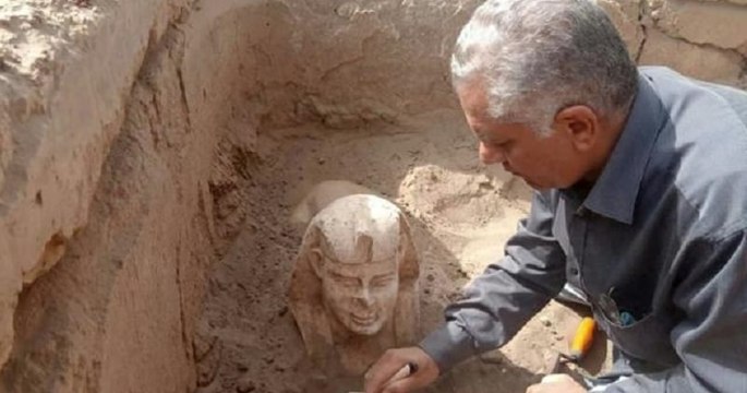 Les archéologues ont mis au jour un « sphinx souriant à deux fossettes » en Égypte