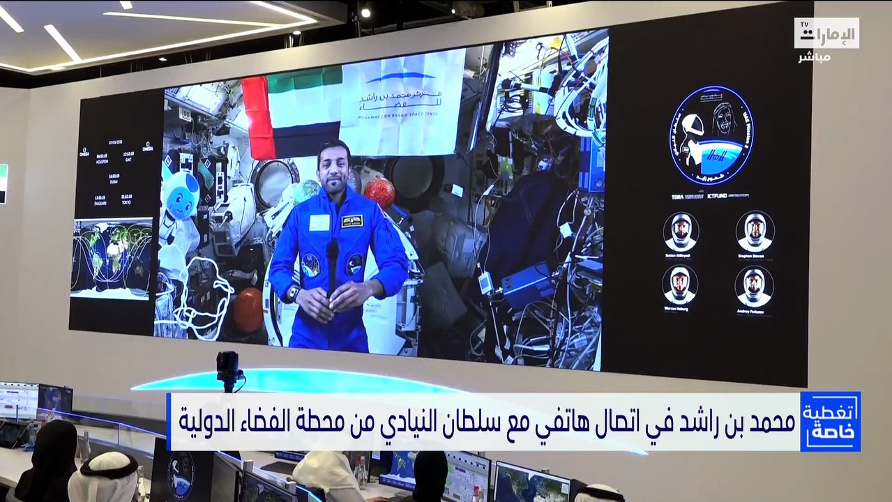 محمد بن راشد يجري أول اتصال مرئي مع رائد الفضاء سلطان النيادي