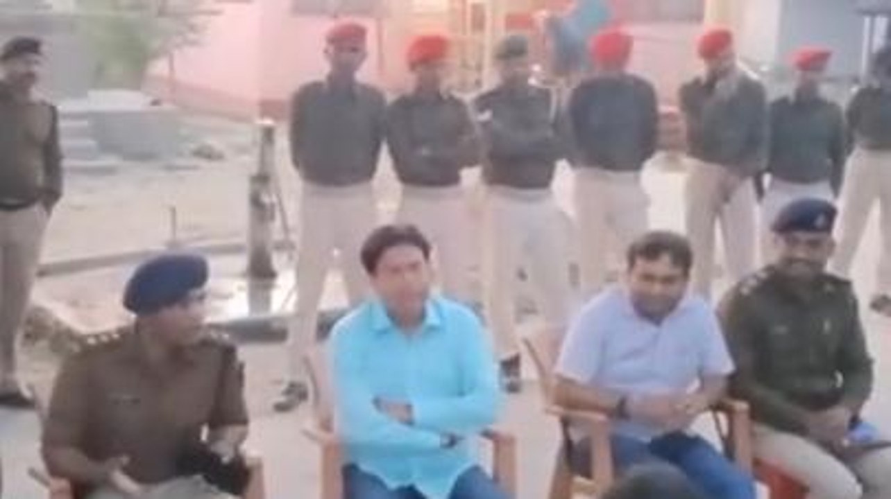 पूर्वी चम्पारण: पुलिस प्रशासन ने निकाली मोटरसाइ...