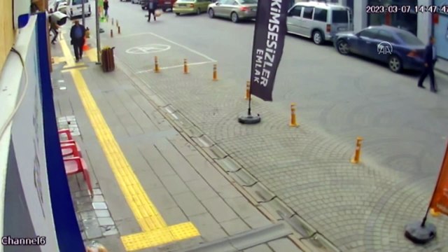 4,7 büyüklüğündeki deprem kameralara böyle yansıdı