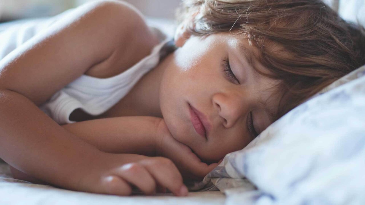 Ab wann sollten Kinder nicht mehr im Elternbett schlafen?
