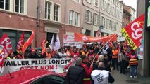 MACON - Manifestation du 7 mars : arrêt devant la permanence du député Benjamin Dirx