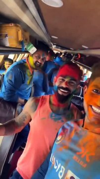 Video: अहमदाबाद में होली के रंग में रंगी नजर आई भारतीय क्रिकेट टीम